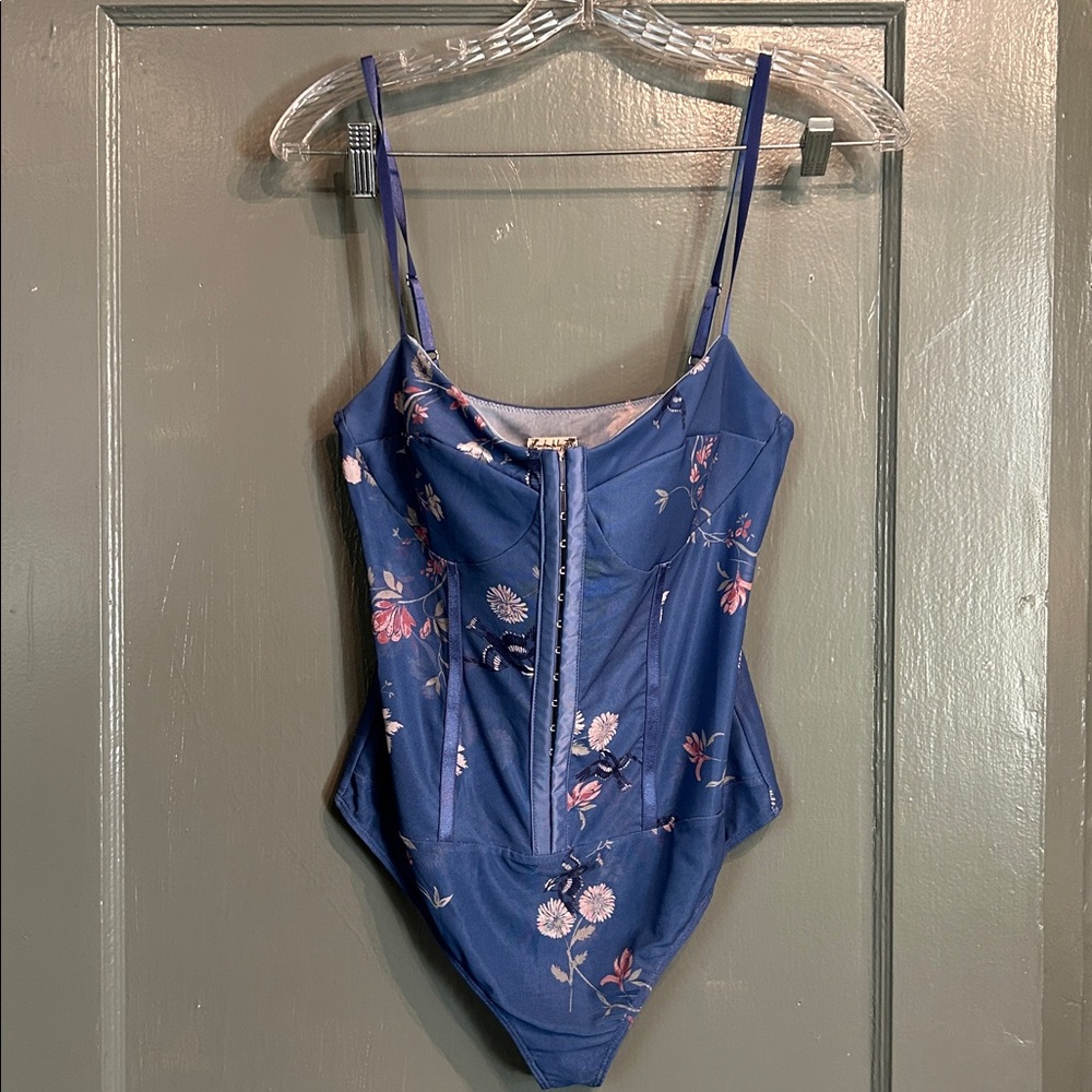 NWT X Intimately FP Printed Night Rhythm Bodysuit in
Blue Floral Combo Size L - Picture 4 of 10